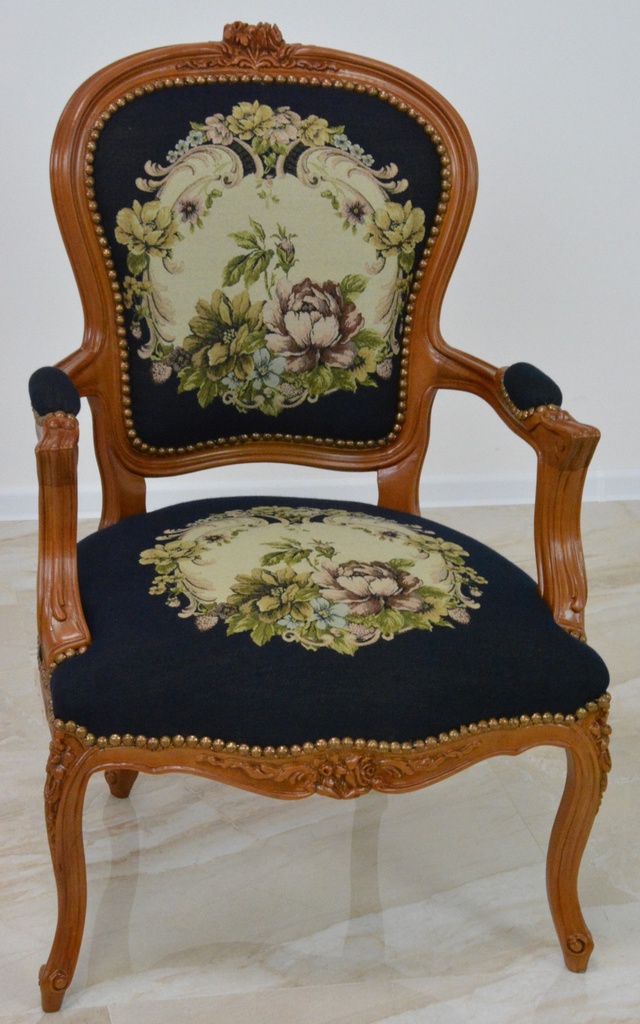 Zámecké řezbované křeslo - čalouněné