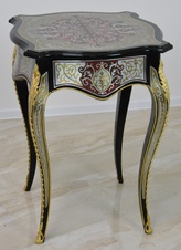 Zámecký stoleček Boulle zdobený bronzem