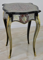 Zámecký stoleček Boulle zdobený bronzem