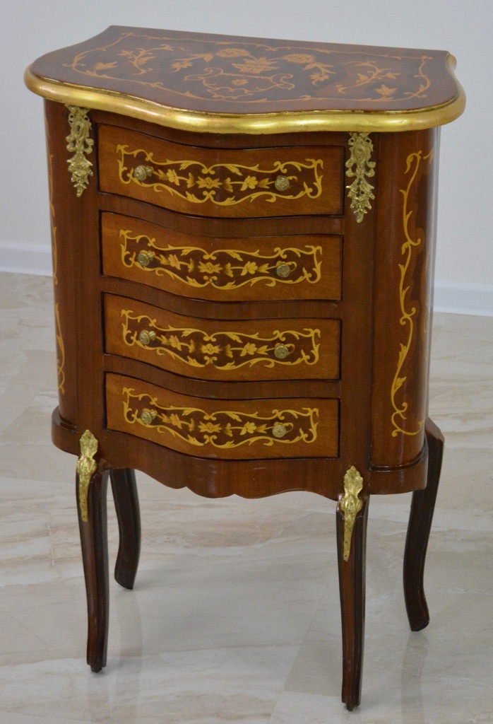 Zámecká intarzovaná komoda zdobená bronzem