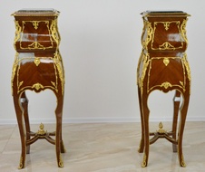 Zámecké konzole - podstavce s mramorem