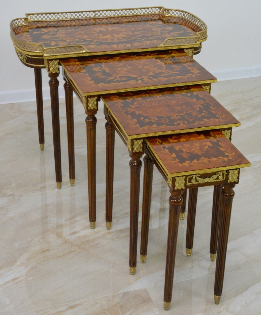 Zámecké intarzované stolečky - set