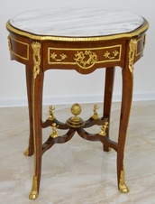 Zámecký stoleček s mramorem zdobený bronzem