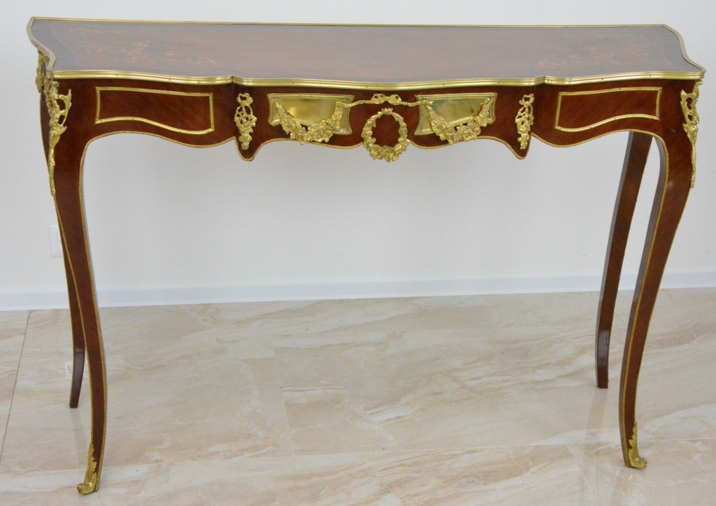 Zámecký intarzovaný konzolový stůl zdobený bronzem