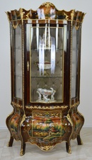 Zámecká vitrína zdobená bronzem - malovaná