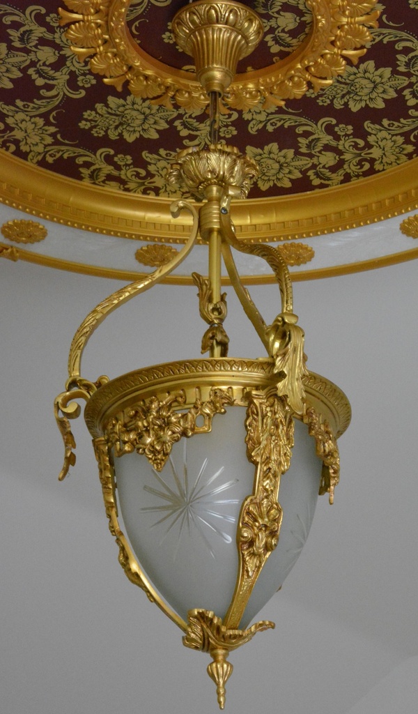 Zámecký bronzový lustr