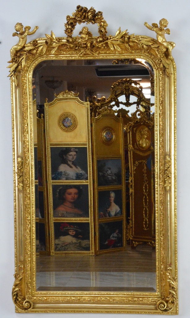 Zámecké zrcadlo s amorky