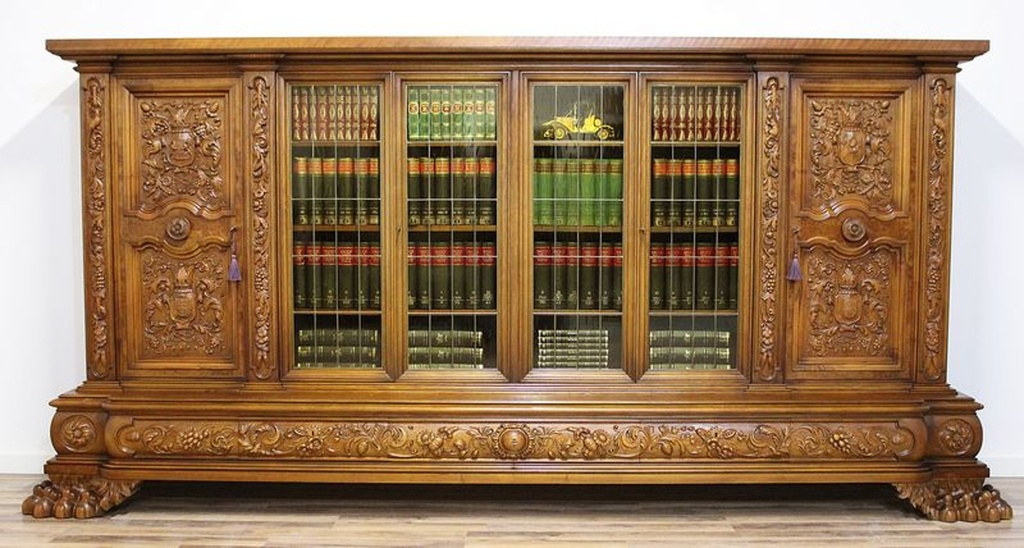 Starožitná neorenesanční knihovna na lvích tlapách