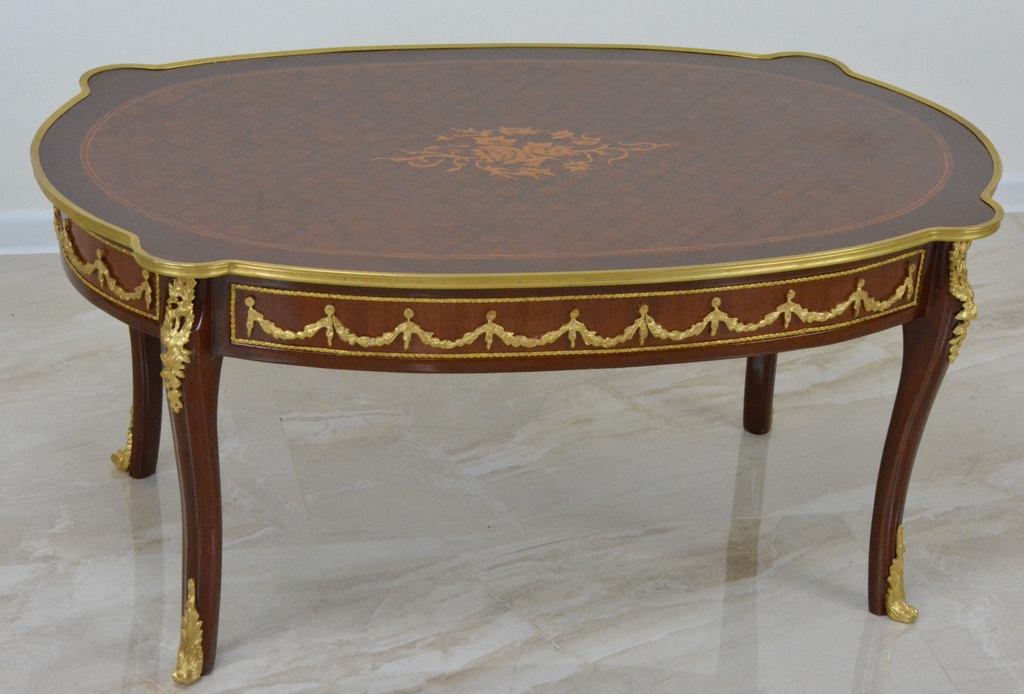 Zámecký intarzovaný konferenční stoleček