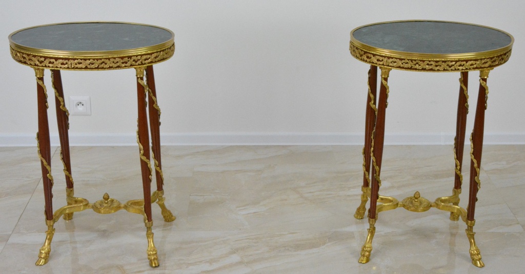 Zámecké stolečky zdobené bronzem na tlapách - pár