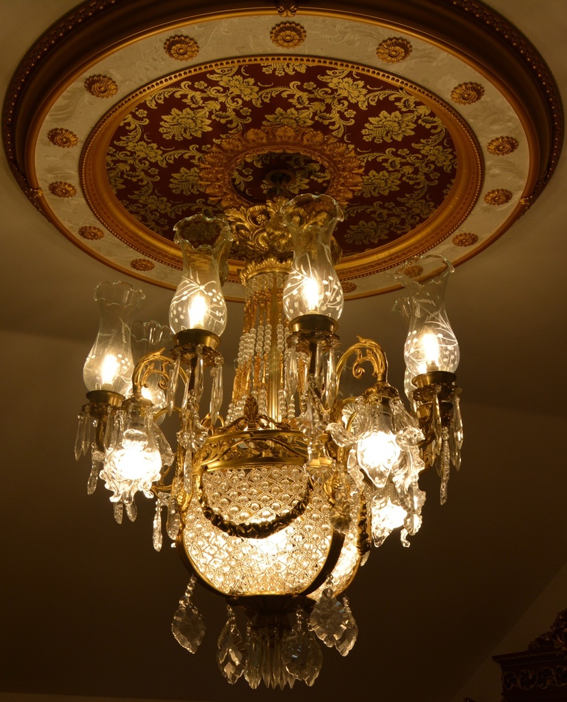 Zámecký lustr - broušené sklo + bronz