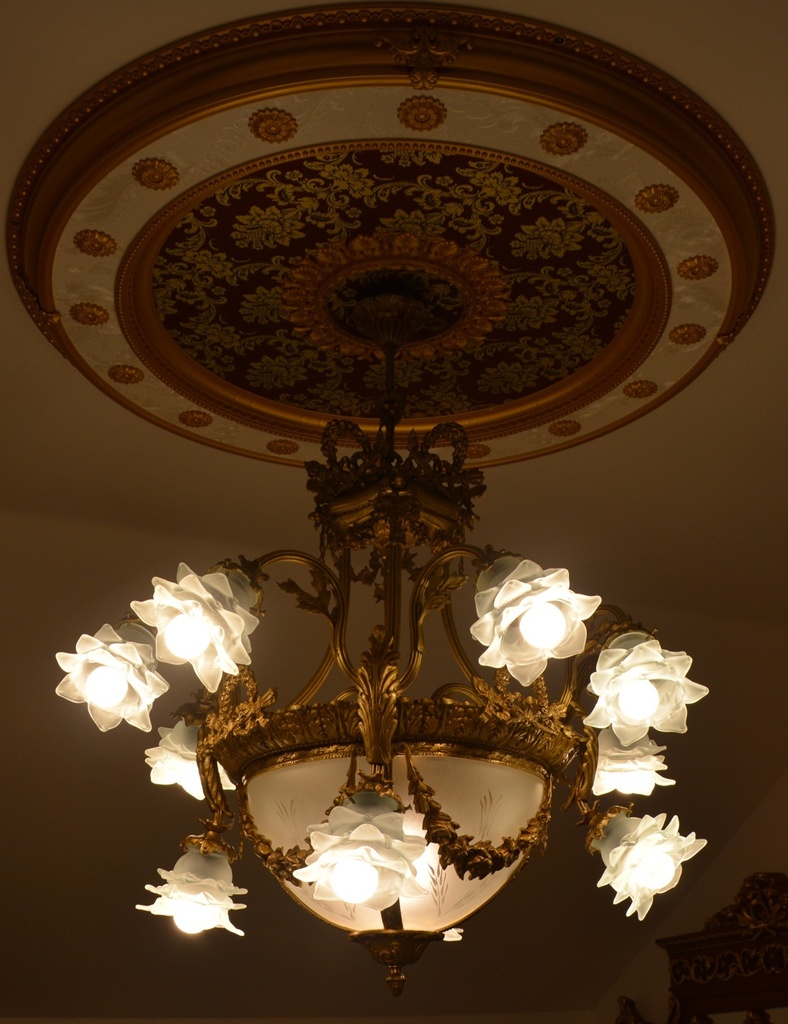 Zámecký lustr - broušené sklo + bronz