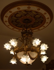 Zámecký lustr - broušené sklo + bronz