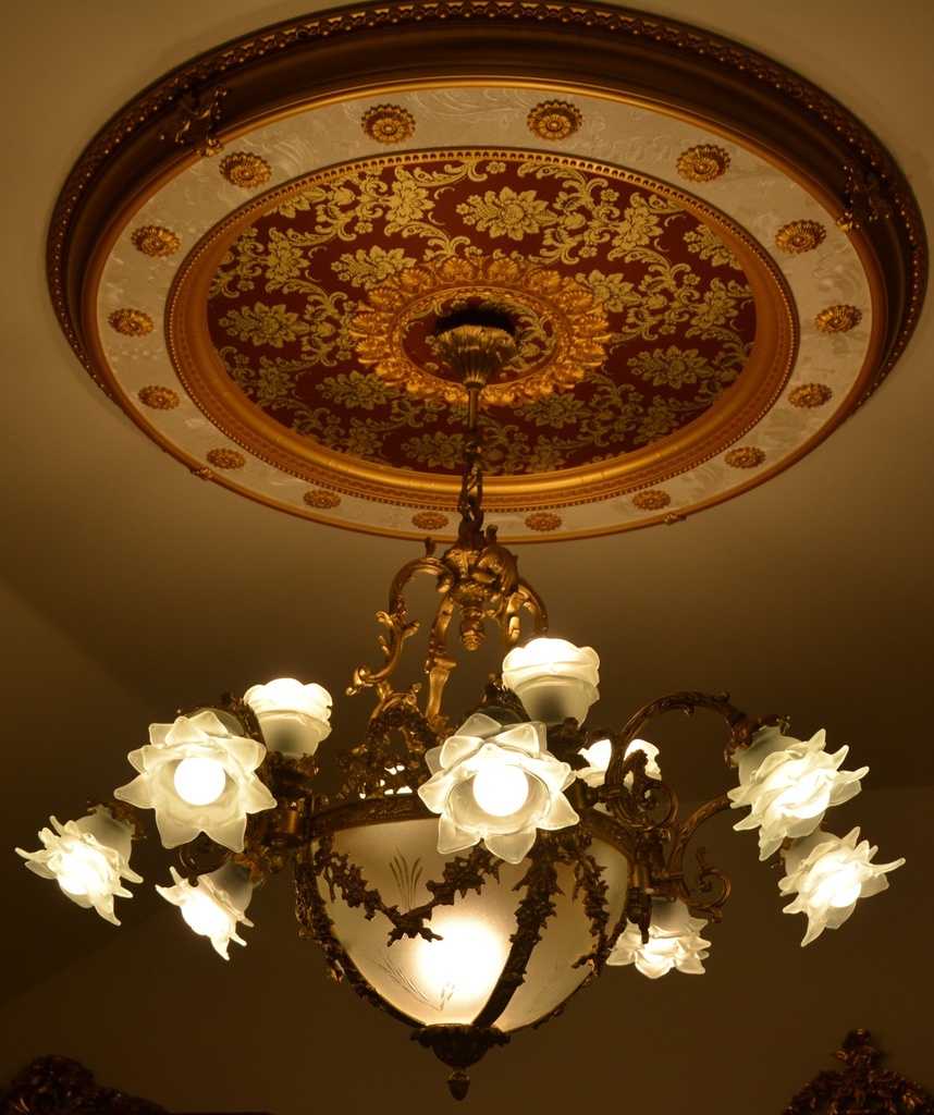 Zámecký lustr - broušené sklo + bronz