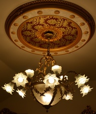 Zámecký lustr - broušené sklo + bronz