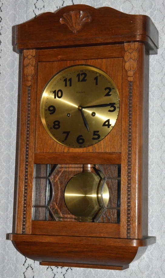 Starožitné skříňové hodiny Junghans Viking