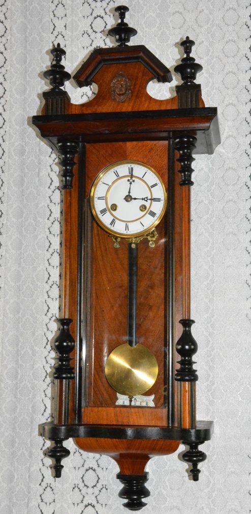 Starožitné řezbované hodiny Junghans r1900