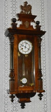 Starožitné řezbované hodiny Junghans r1900
