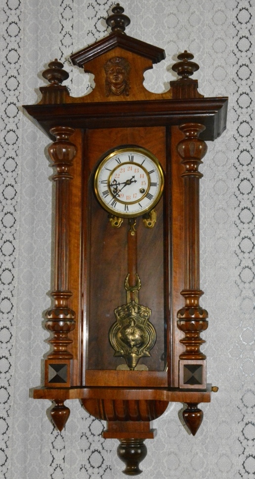 Starožitné řezbované hodiny Junghans r1905