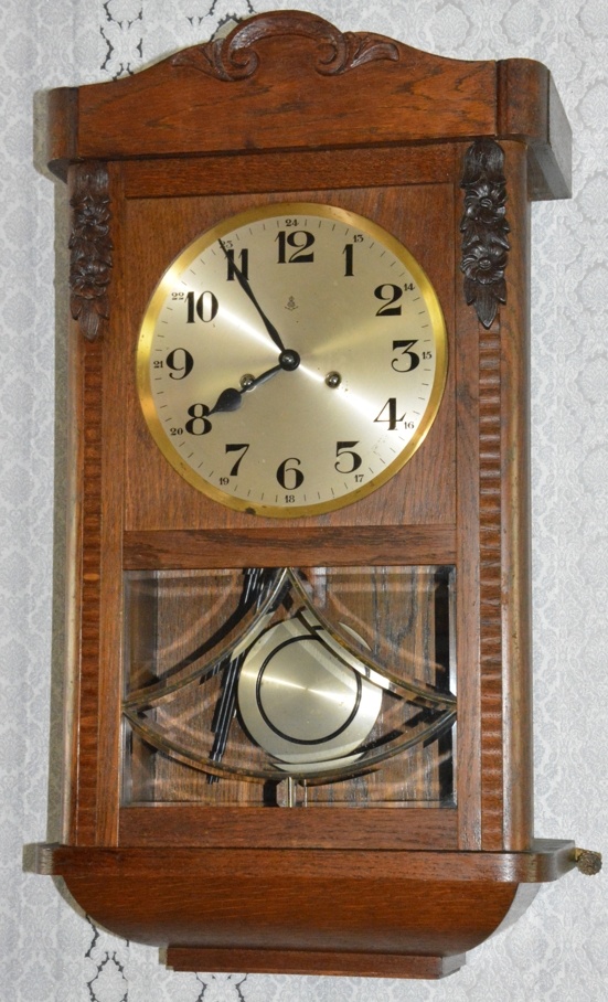 Starožitné skříňové hodiny Gustav Becker 1920