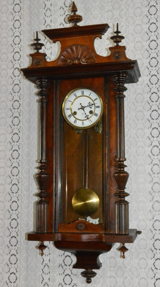 Starožitné řezbované hodiny Junghans r1905