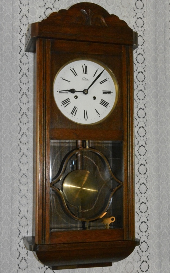 Staré skříňové hodiny Selva Germany