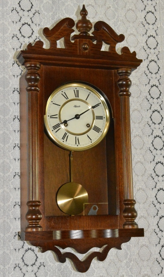 Staré rustikální hodiny Hermle