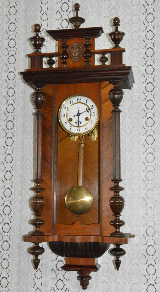 Starožitné řezbované hodiny Junghans r1910