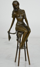 Bronzová soška - Dáma na barové stoličce