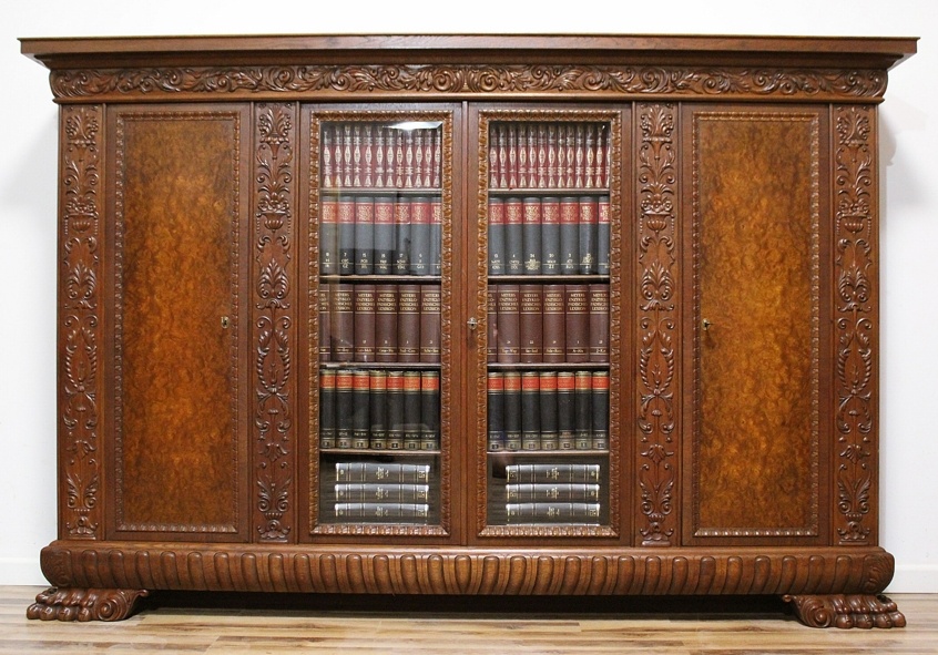 Starožitná neorenesanční knihovna na lvích tlapách