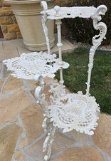 Litinový stojan na květiny