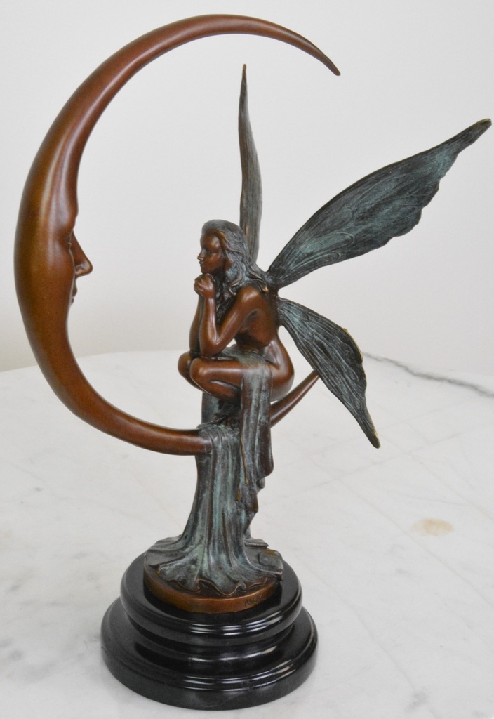 Bronzová soška - Dáma a měsíc - na mramoru