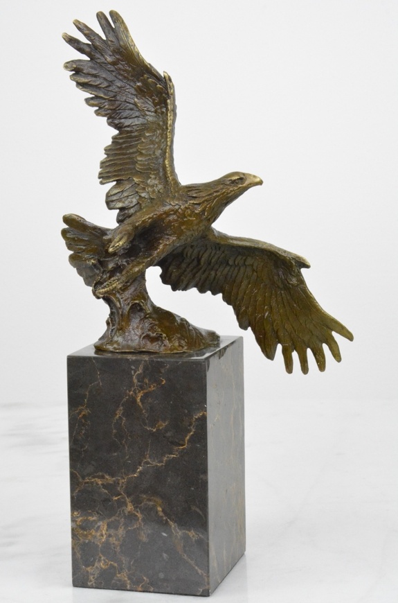 Bronzová soška - Orel v letu - na mramoru