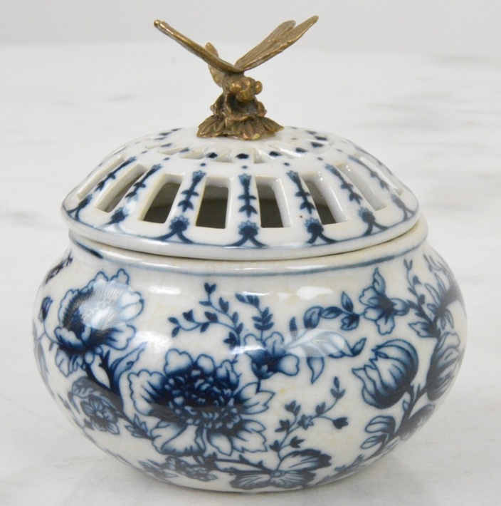 Zámecká dózička s vážkou - porcelán + bronz