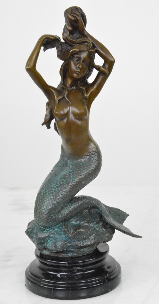 Bronzová soška - Vodní panna - na mramoru