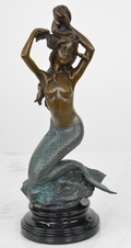 Bronzová soška - Vodní panna - na mramoru