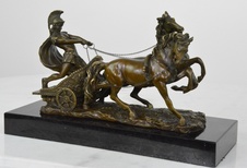 Bronzová soška - Římský válečník - na mramoru