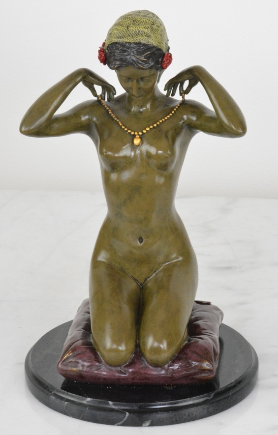 Bronzová soška - Dáma - akt na mramoru-kolorovaná