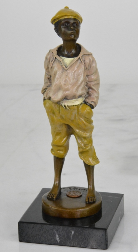 Bronzová soška - Chlapec - kolorovaná