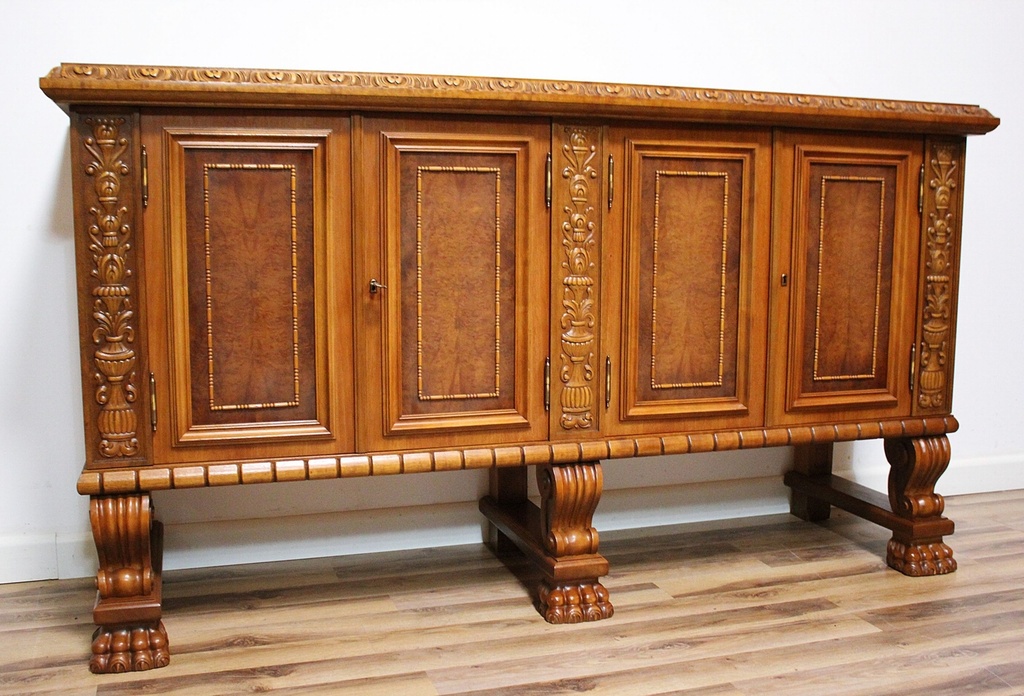 Starožitná neorenesanční komoda na lvích tlapách