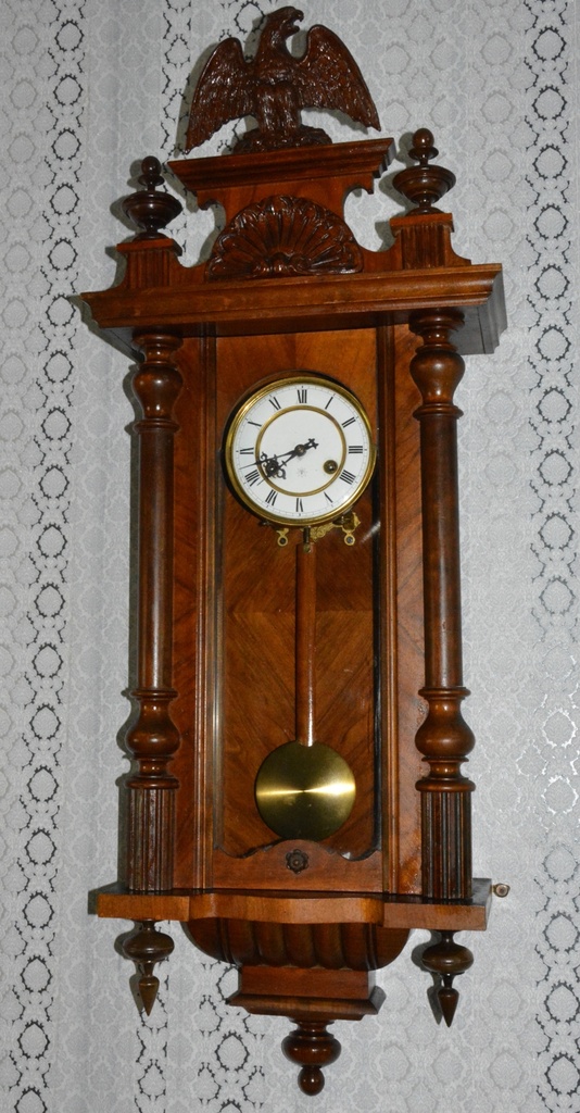 Starožitné řezbované hodiny Junghans s orlicí