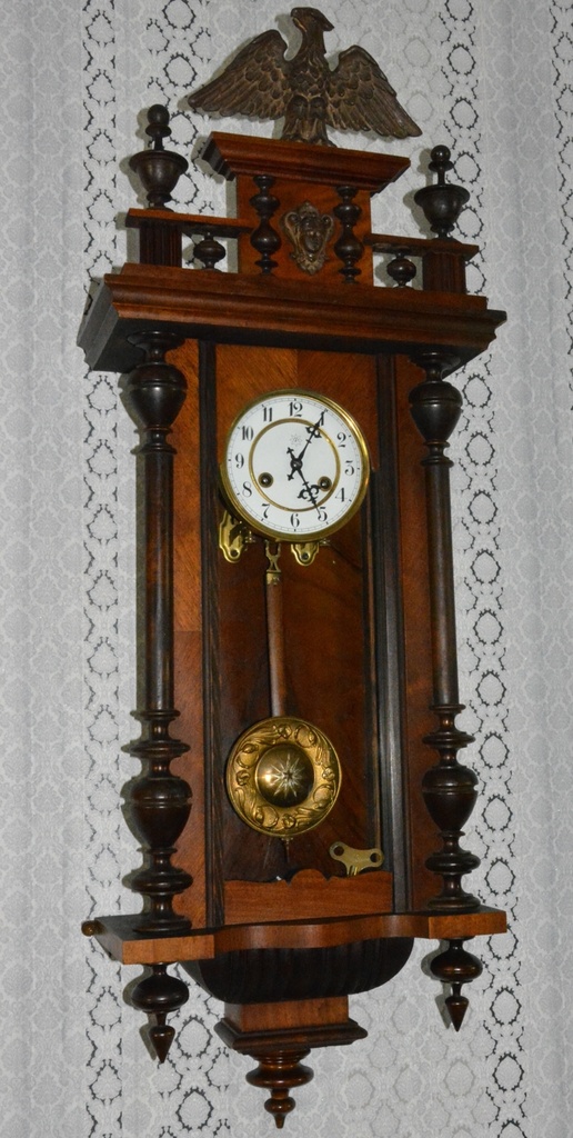 Starožitné řezbované hodiny Junghans s orlicí