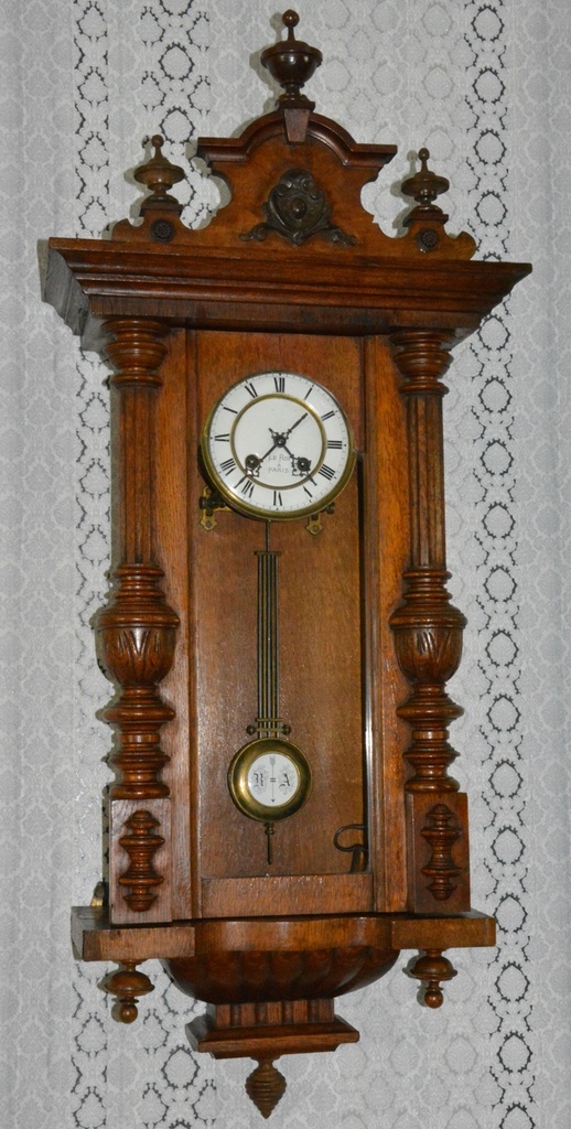 Starožitné řezbované hodiny Kienzle r1890