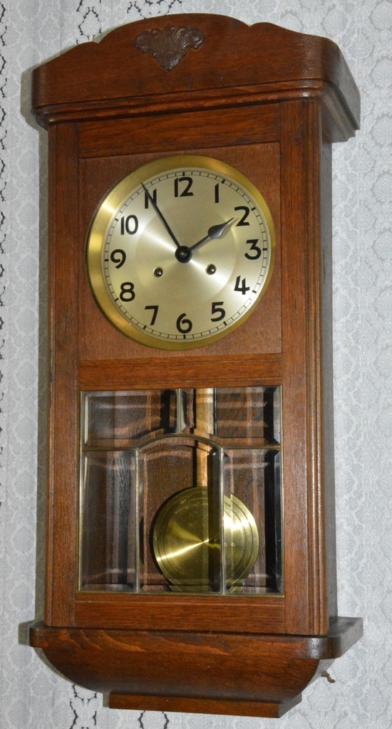 Starožitné skříňové hodiny Kienzle r1920