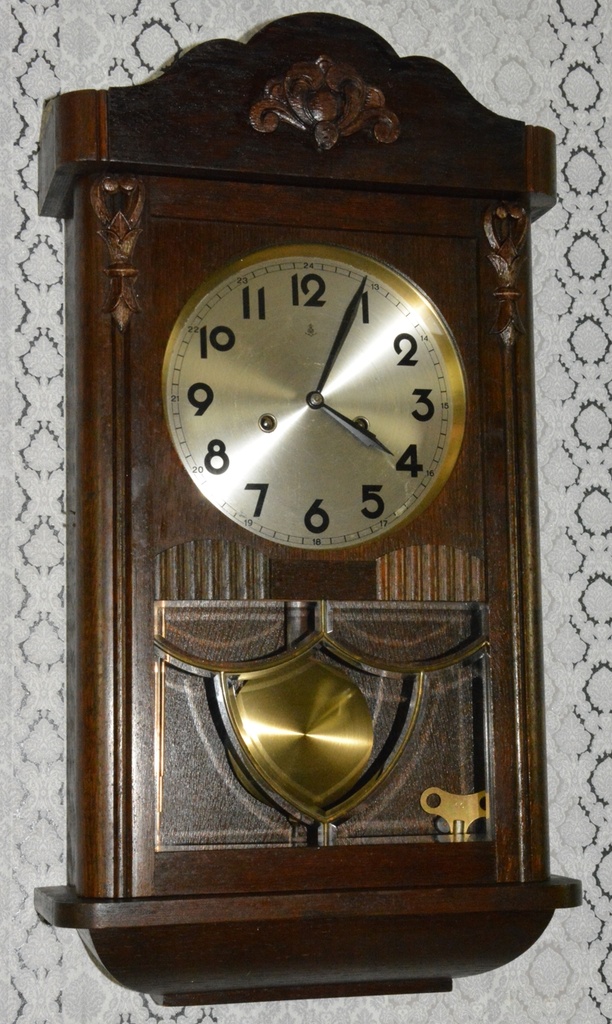 Starožitné skříňové hodiny Junghans r1930