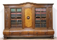 Starožitná secesní knihovna