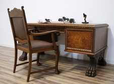 Starožitný neorenesanční psací stůl s trůnem