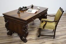 Starožitný neorenesanční psací stůl s trůnem