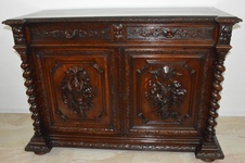 Starožitná komoda s loveckými motivy - dub masiv