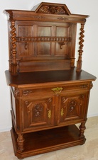 Starožitná řezbovaná komoda s amorkem - Ořech